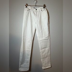 Calvin Klein NWOT? boyfriend jeans white size 4 like new